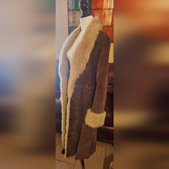 Elegant Brown Faux Fur Trimmed Coat - Picture 3 of 5